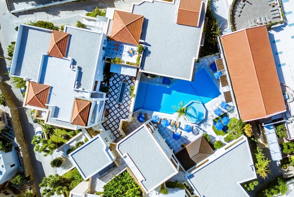 Anais Collection Hotels & Suites by GHH — Swimming pool in Chania