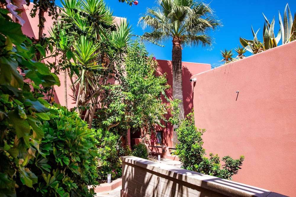 Anais Collection Hotels & Suites by GHH — Hotel building in Chania