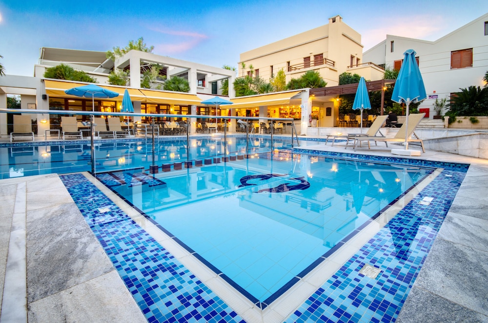 Anais Collection Hotels & Suites by GHH — Swimming pool in Chania