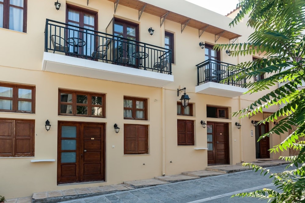 Pallazzo Fortezza — Hotel building in Rethymnon