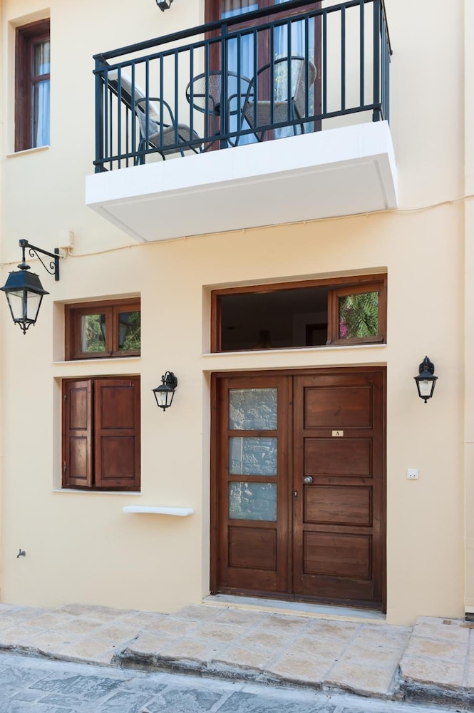 Pallazzo Fortezza — Hotel building in Rethymnon