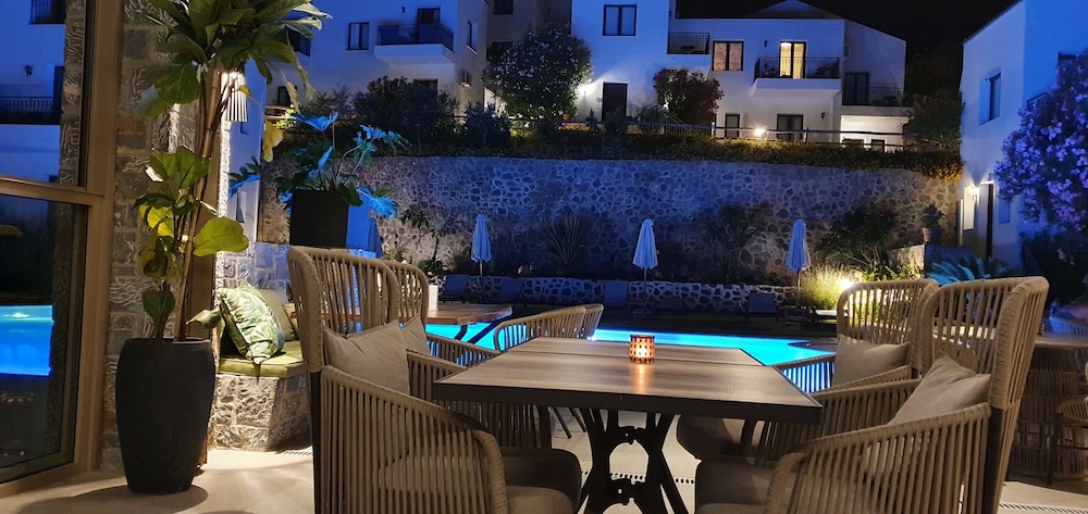 Creta Blue Boutique Hotel — Restaurant & bars in Hersonissos