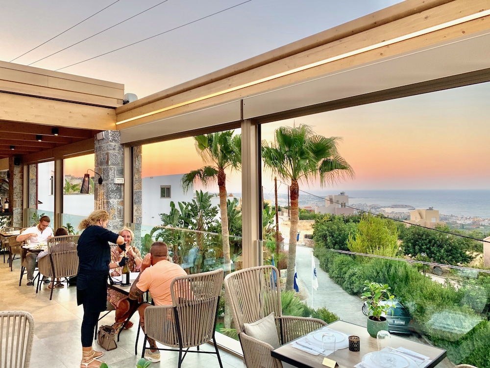 Creta Blue Boutique Hotel — Restaurant & bars in Hersonissos