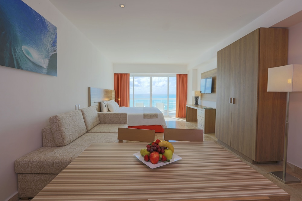 Krystal Cancun All Inclusive — Hotel rooms in Cancun, Quintana Roo