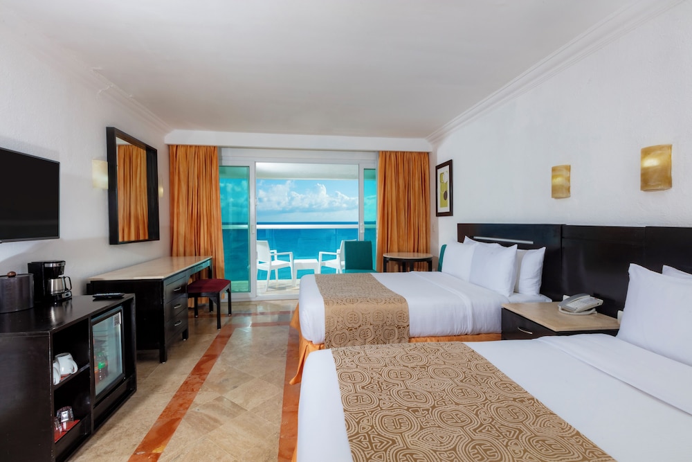 Krystal Cancun All Inclusive — Hotel rooms in Cancun, Quintana Roo