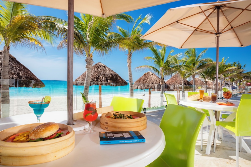Krystal Cancun All Inclusive — Restaurant & bars in Cancun, Quintana Roo