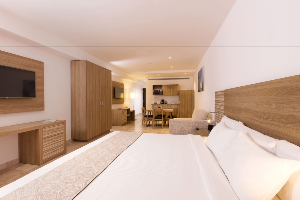 Krystal Cancun All Inclusive — Hotel rooms in Cancun, Quintana Roo