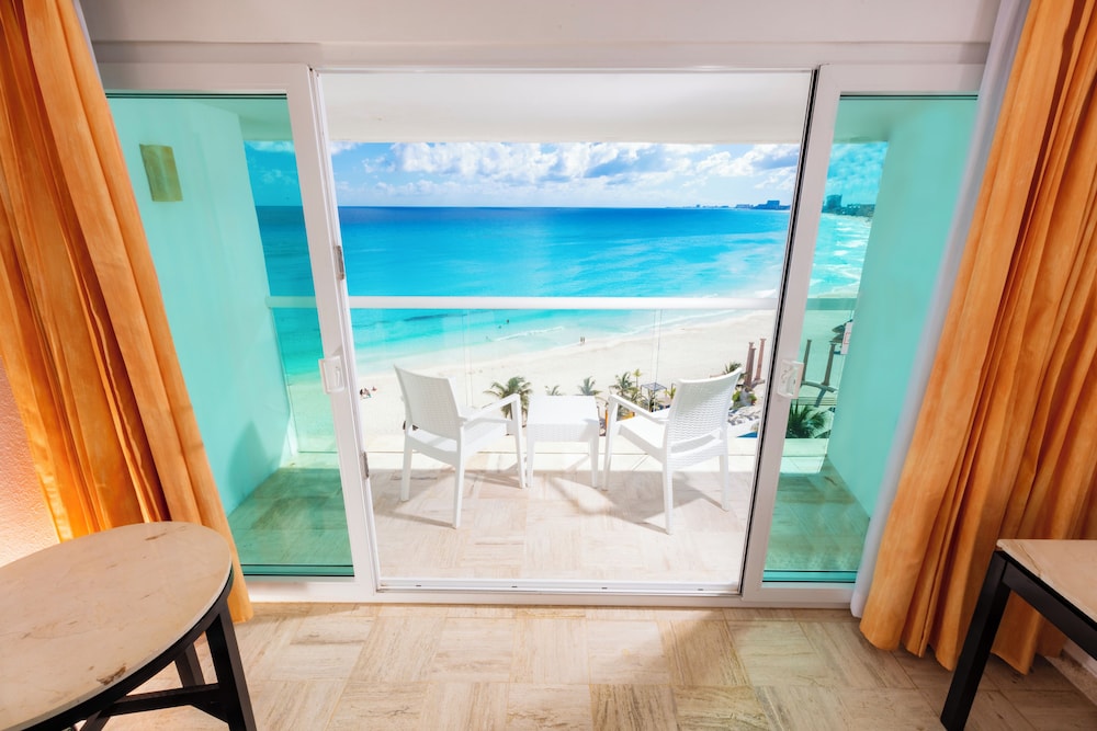Krystal Cancun All Inclusive — Hotel rooms in Cancun, Quintana Roo