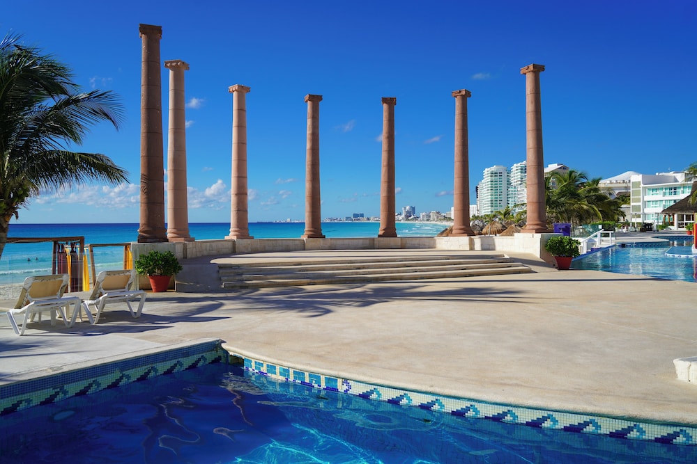 Krystal Cancun All Inclusive — Swimming pool in Cancun, Quintana Roo