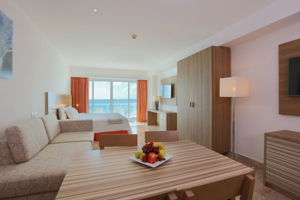 Krystal Cancun All Inclusive — Hotel rooms in Cancun, Quintana Roo