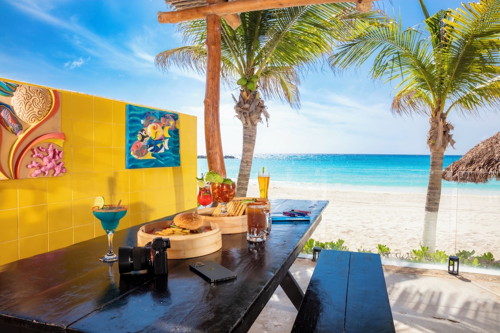 Krystal Cancun All Inclusive — Restaurant & bars in Cancun, Quintana Roo
