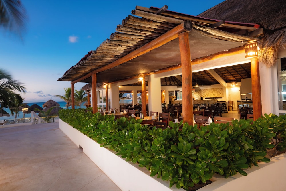 Krystal Cancun All Inclusive — Restaurant & bars in Cancun, Quintana Roo