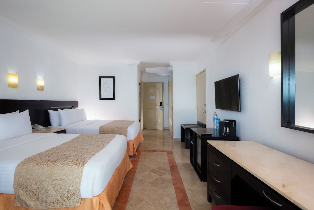 Krystal Cancun All Inclusive — Hotel rooms in Cancun, Quintana Roo