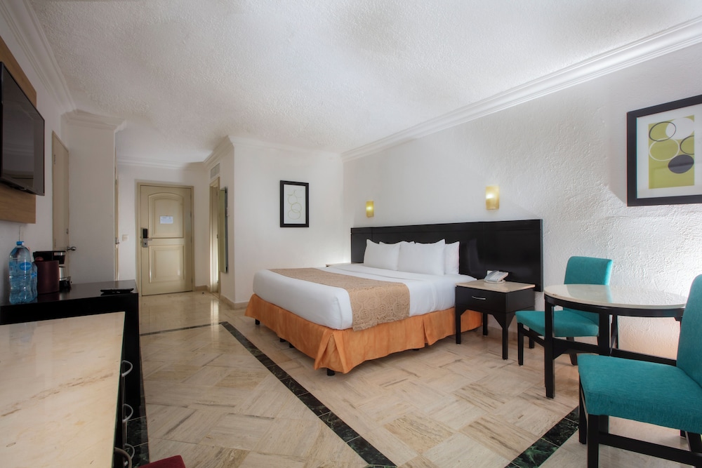 Krystal Cancun All Inclusive — Hotel rooms in Cancun, Quintana Roo