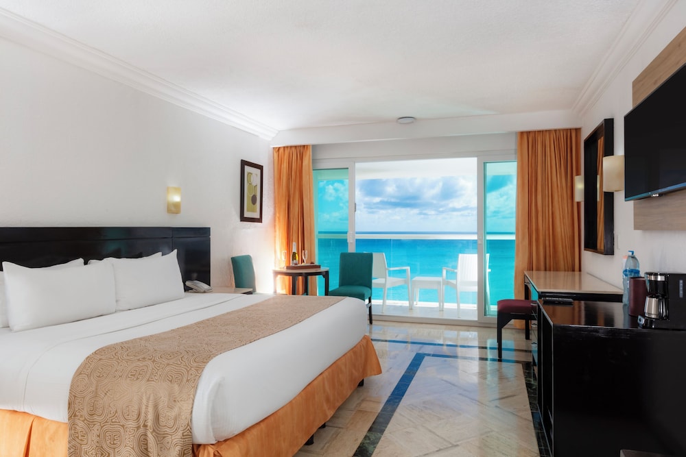 Krystal Cancun All Inclusive — Hotel rooms in Cancun, Quintana Roo