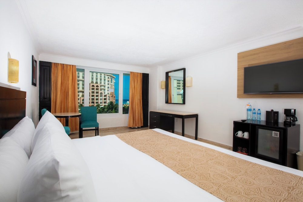 Krystal Cancun All Inclusive — Hotel rooms in Cancun, Quintana Roo