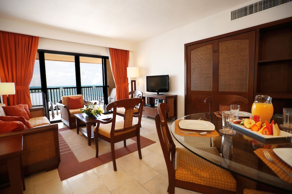 Holiday Inn Club VacationsThe Royal Cancun by IHG - All inclusive — Hotel rooms in Cancun, Quintana Roo