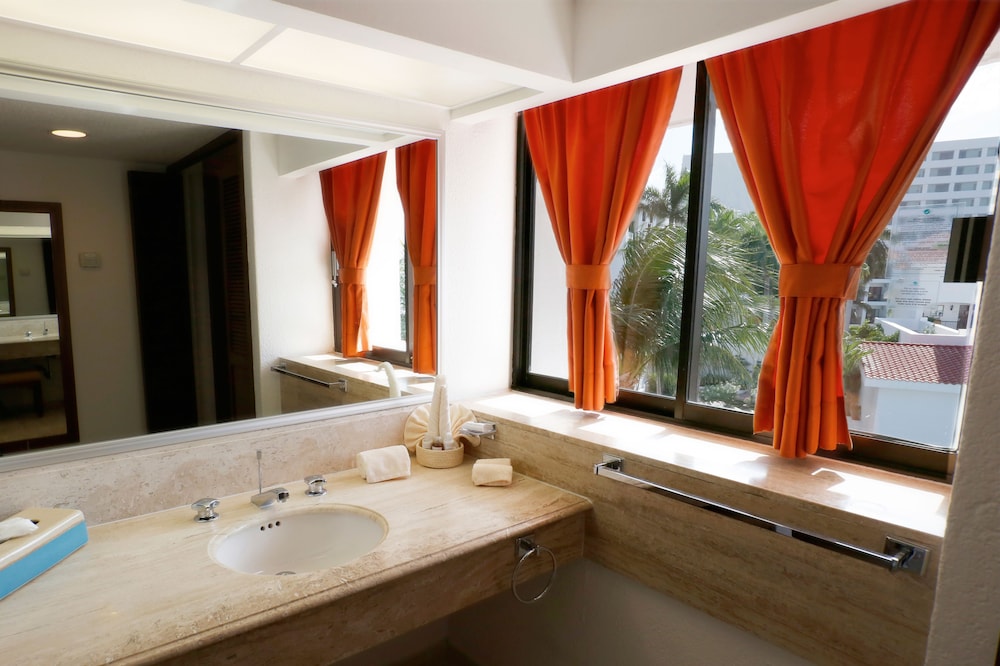 Holiday Inn Club VacationsThe Royal Cancun by IHG - All inclusive — Hotel rooms in Cancun, Quintana Roo