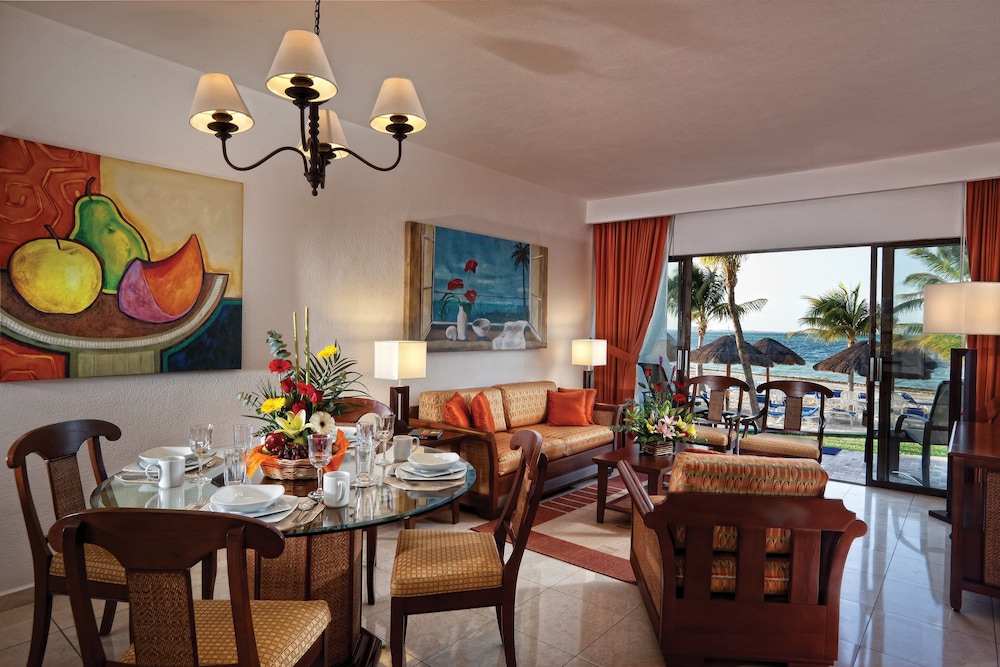Holiday Inn Club VacationsThe Royal Cancun by IHG - All inclusive — Hotel rooms in Cancun, Quintana Roo