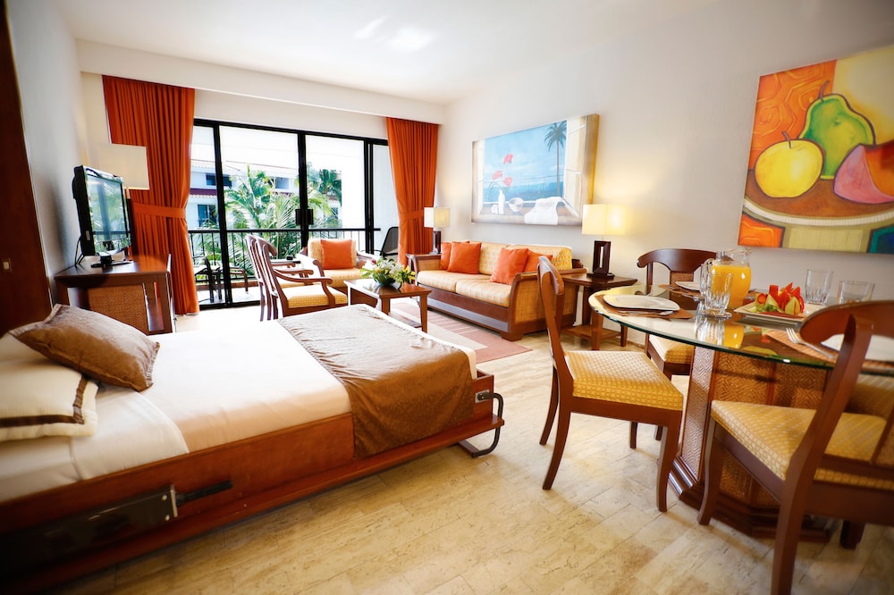 Holiday Inn Club VacationsThe Royal Cancun by IHG - All inclusive — Hotel rooms in Cancun, Quintana Roo