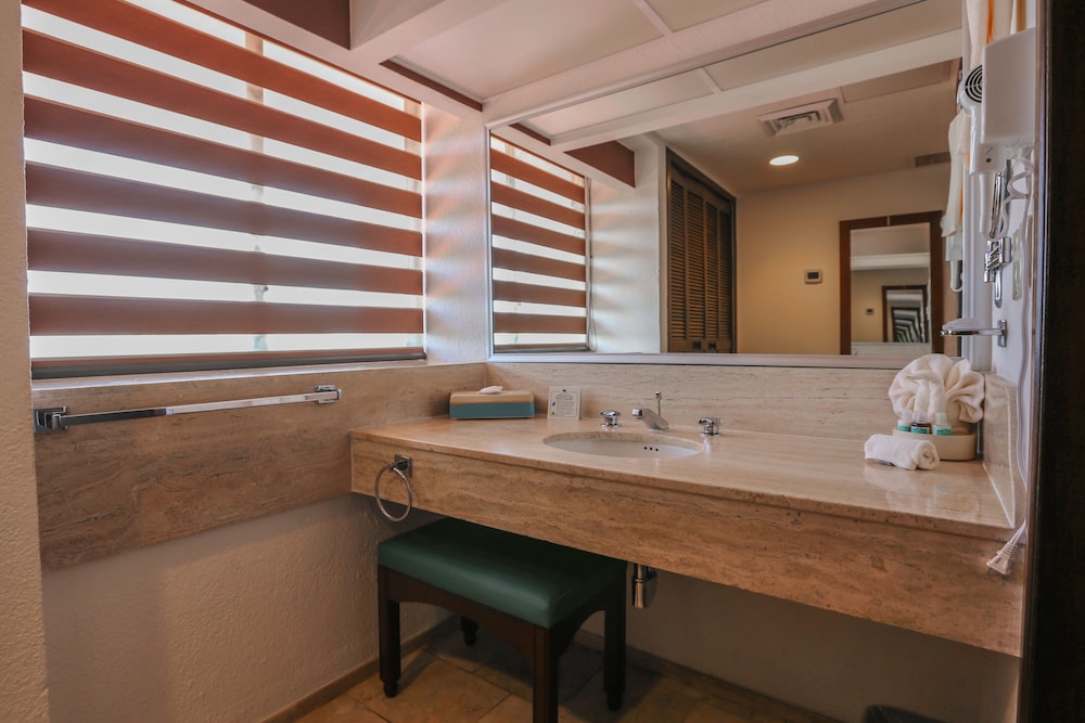 Holiday Inn Club VacationsThe Royal Cancun by IHG - All inclusive — Hotel rooms in Cancun, Quintana Roo
