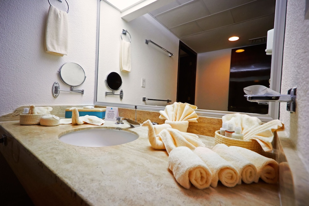 Holiday Inn Club VacationsThe Royal Cancun by IHG - All inclusive — Hotel rooms in Cancun, Quintana Roo