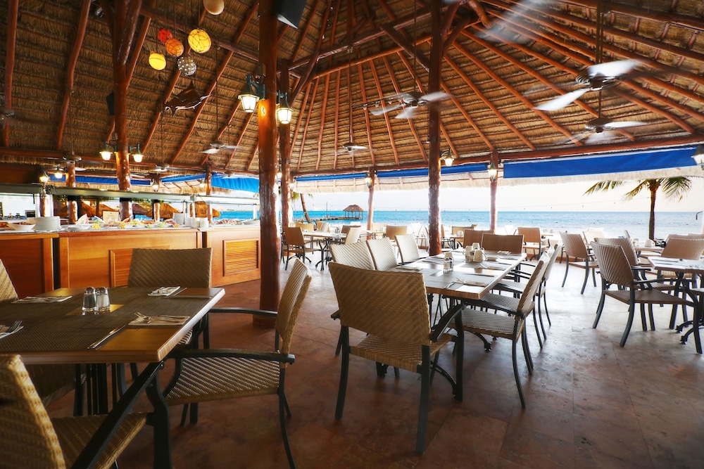 Holiday Inn Club VacationsThe Royal Cancun by IHG - All inclusive — Restaurant & bars in Cancun, Quintana Roo