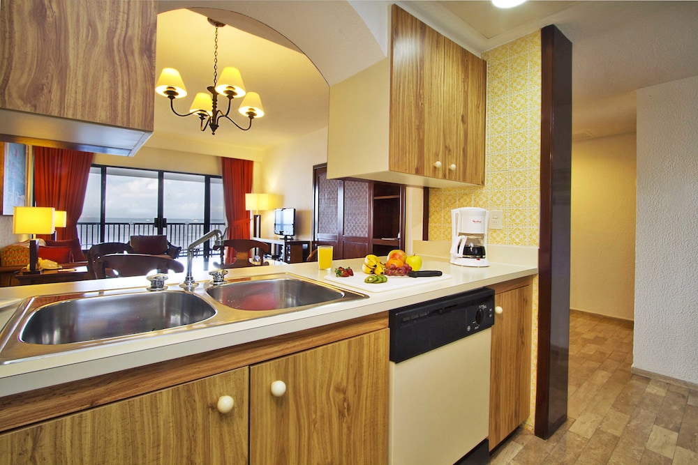 Holiday Inn Club VacationsThe Royal Cancun by IHG - All inclusive — Hotel rooms in Cancun, Quintana Roo