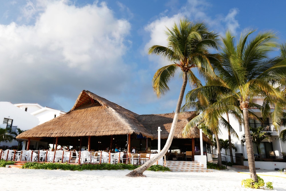 Holiday Inn Club VacationsThe Royal Cancun by IHG - All inclusive — Restaurant & bars in Cancun, Quintana Roo