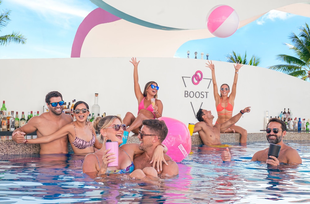 Temptation at The Tower Cancún All Inclusive - Adults Only — Swimming pool in Cancun, Quintana Roo