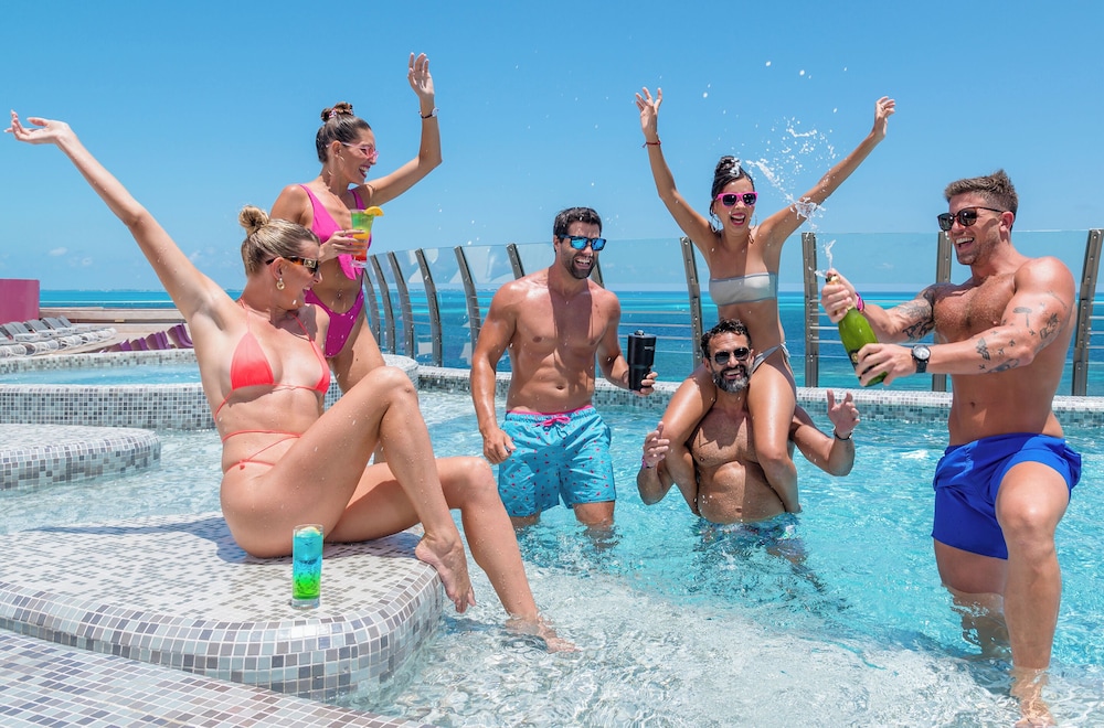 Temptation at The Tower Cancún All Inclusive - Adults Only — Swimming pool in Cancun, Quintana Roo