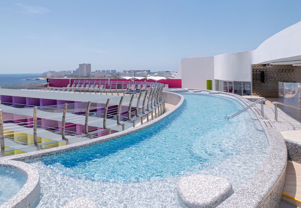 Temptation at The Tower Cancún All Inclusive - Adults Only — Swimming pool in Cancun, Quintana Roo
