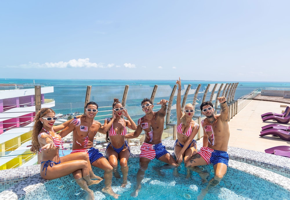 Temptation at The Tower Cancún All Inclusive - Adults Only — Swimming pool in Cancun, Quintana Roo