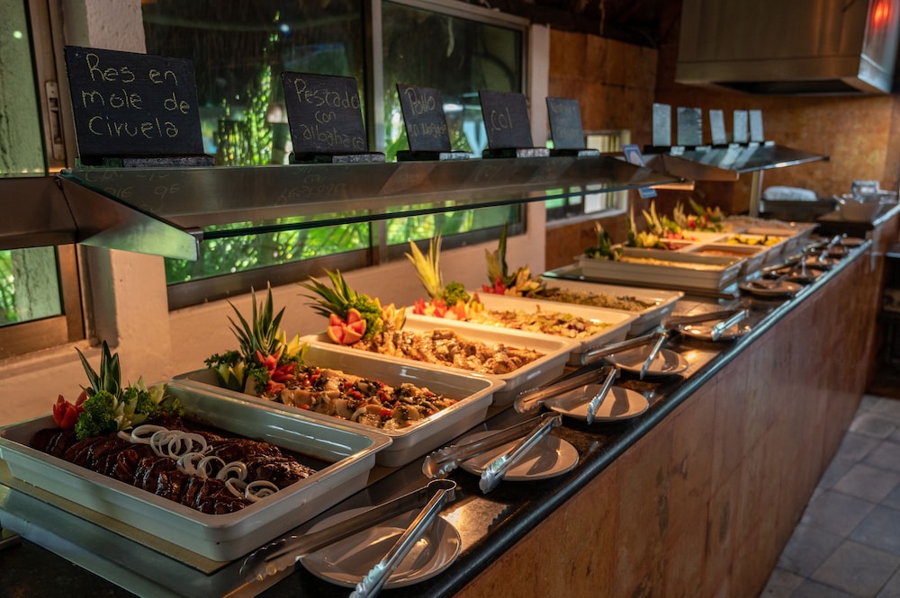 Dos Playas by Faranda All Inclusive — Restaurant & bars in Cancun, Quintana Roo