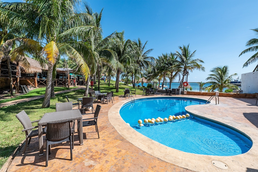 Dos Playas by Faranda All Inclusive — Swimming pool in Cancun, Quintana Roo