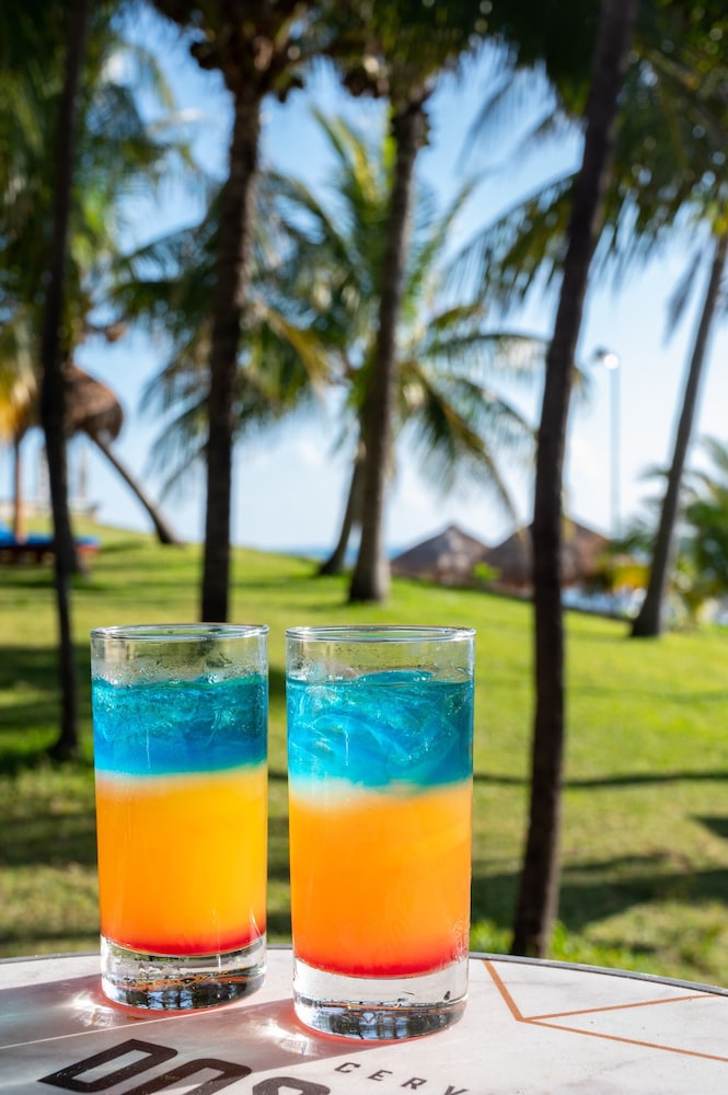 Dos Playas by Faranda All Inclusive — Restaurant & bars in Cancun, Quintana Roo