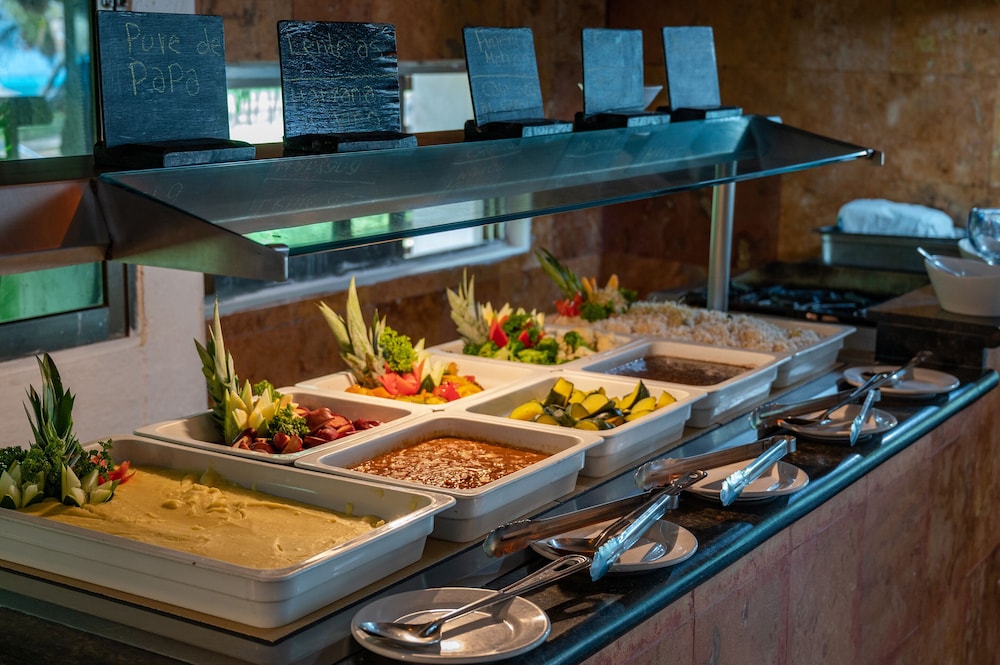 Dos Playas by Faranda All Inclusive — Restaurant & bars in Cancun, Quintana Roo