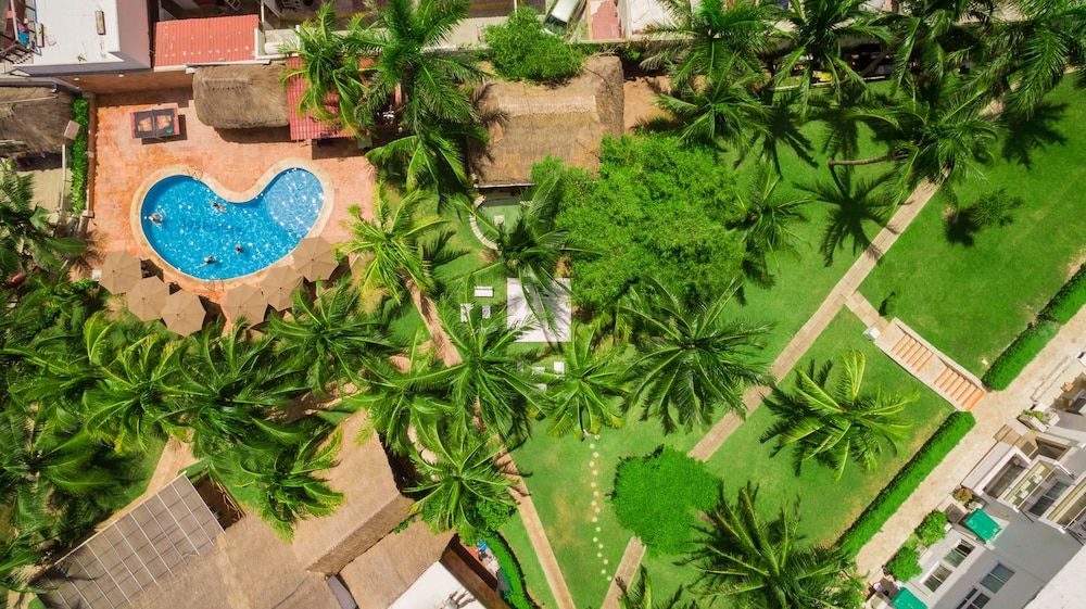 Dos Playas by Faranda All Inclusive — Swimming pool in Cancun, Quintana Roo