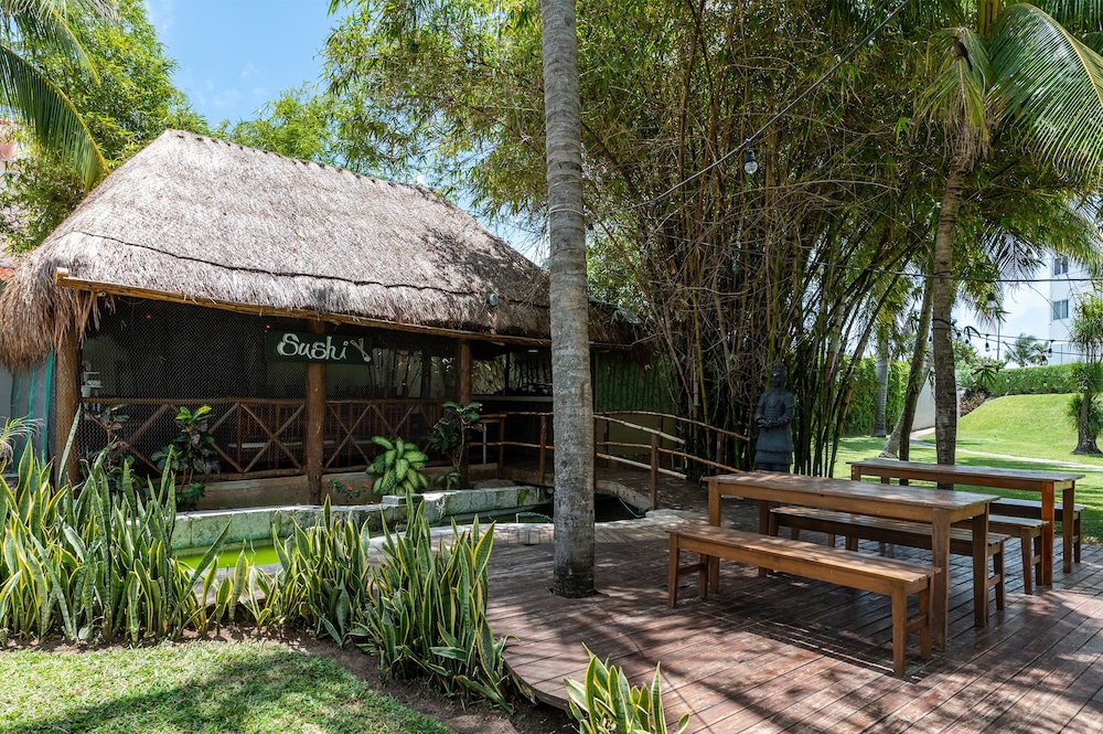 Dos Playas by Faranda All Inclusive — Restaurant & bars in Cancun, Quintana Roo