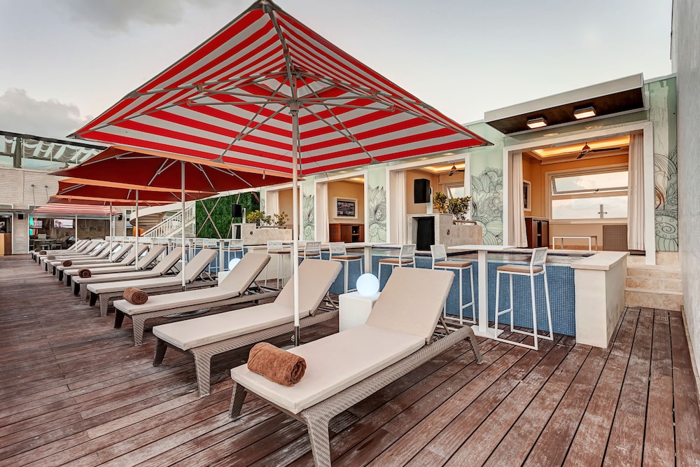 Royalton CHIC Cancun, An Autograph Collection All-Inclusive Resort - Adults Only — Restaurant & bars in Cancun, Quintana Roo