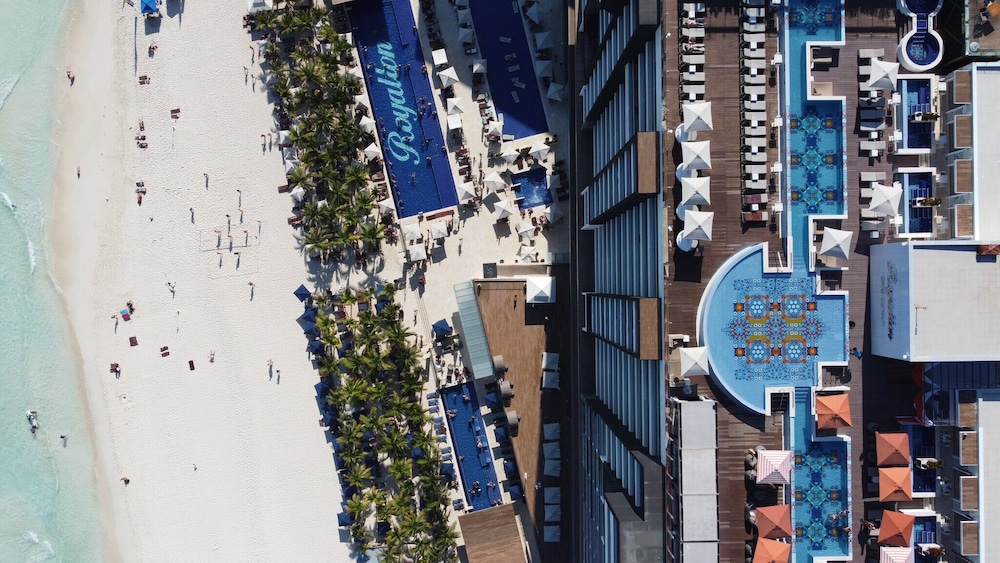 Royalton CHIC Cancun, An Autograph Collection All-Inclusive Resort - Adults Only — Beach in Cancun, Quintana Roo