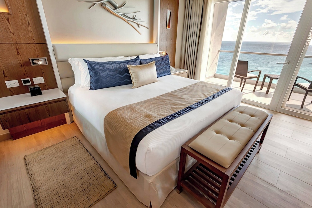 Royalton CHIC Cancun, An Autograph Collection All-Inclusive Resort - Adults Only — Hotel rooms in Cancun, Quintana Roo