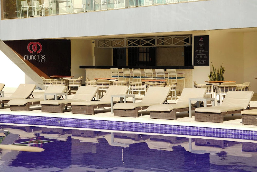 Royalton CHIC Cancun, An Autograph Collection All-Inclusive Resort - Adults Only — Restaurant & bars in Cancun, Quintana Roo