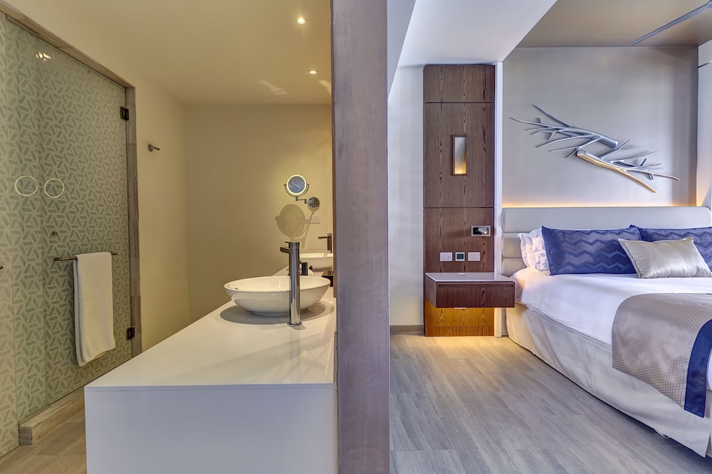 Royalton CHIC Cancun, An Autograph Collection All-Inclusive Resort - Adults Only — Hotel rooms in Cancun, Quintana Roo
