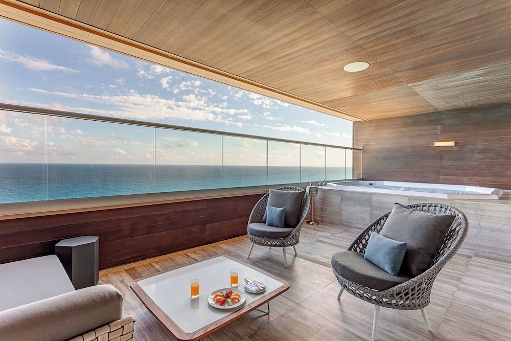 Royalton CHIC Cancun, An Autograph Collection All-Inclusive Resort - Adults Only — Hotel rooms in Cancun, Quintana Roo