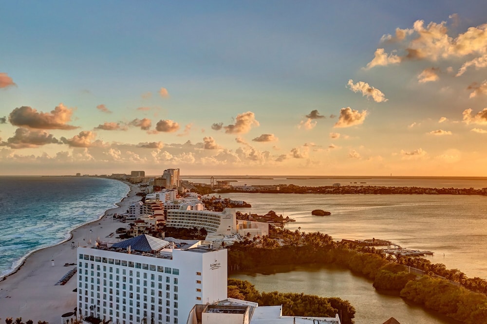 Royalton CHIC Cancun, An Autograph Collection All-Inclusive Resort - Adults Only — Attractions in the area in Cancun, Quintana Roo