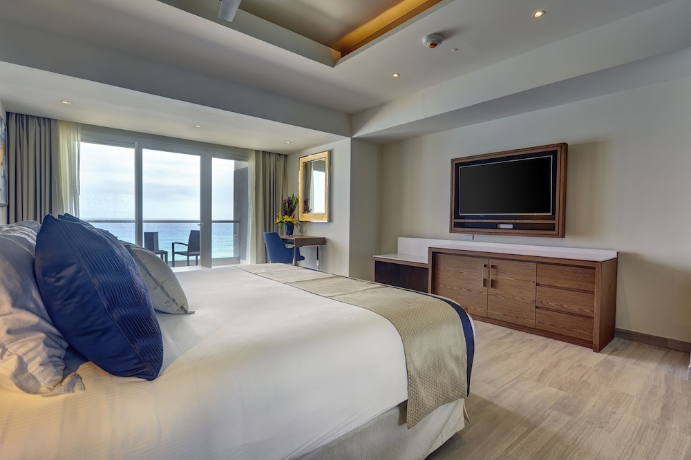 Royalton CHIC Cancun, An Autograph Collection All-Inclusive Resort - Adults Only — Hotel rooms in Cancun, Quintana Roo