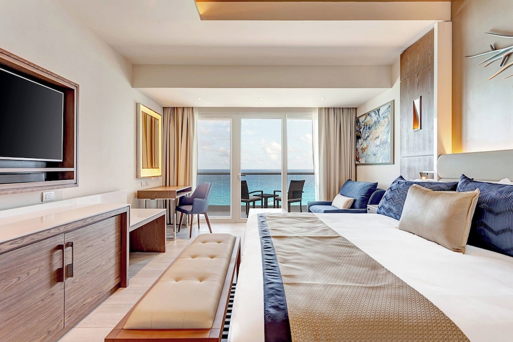 Royalton CHIC Cancun, An Autograph Collection All-Inclusive Resort - Adults Only — Hotel rooms in Cancun, Quintana Roo