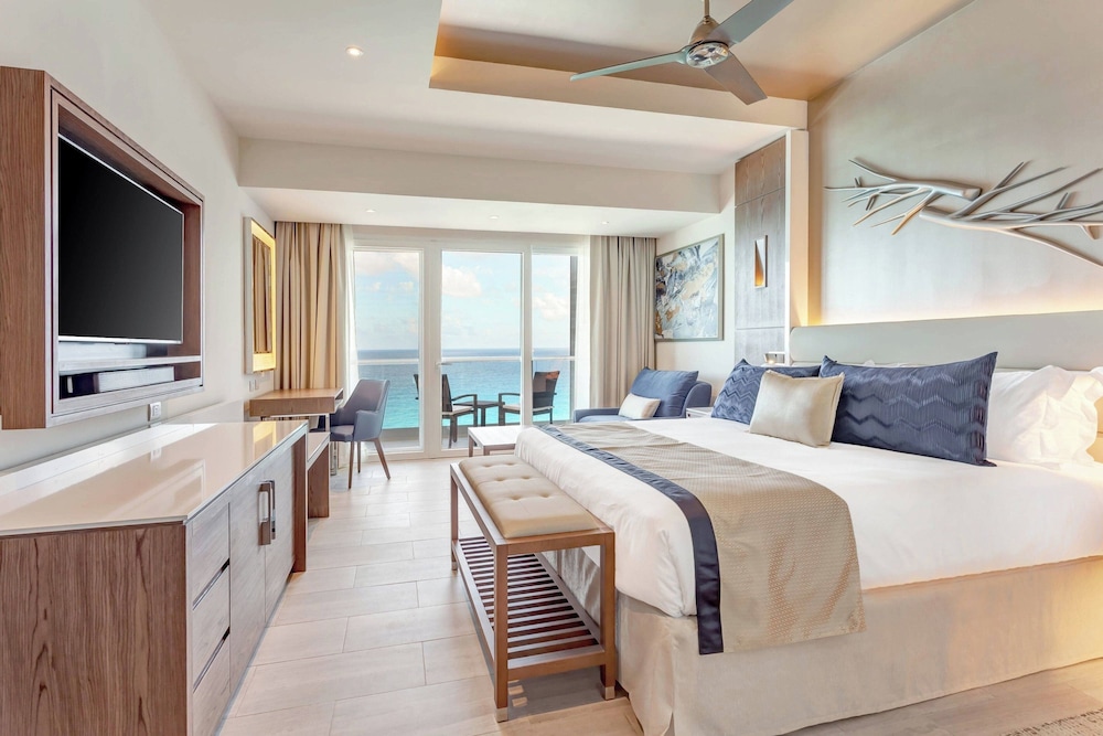 Royalton CHIC Cancun, An Autograph Collection All-Inclusive Resort - Adults Only — Hotel rooms in Cancun, Quintana Roo