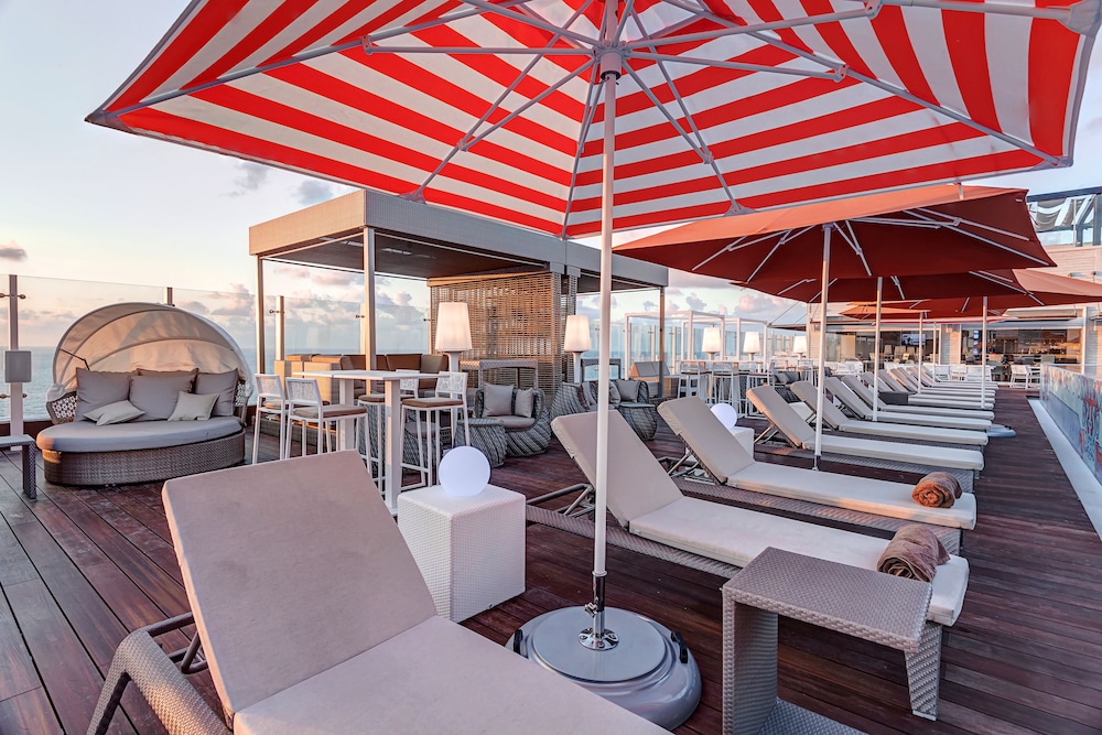Royalton CHIC Cancun, An Autograph Collection All-Inclusive Resort - Adults Only — Restaurant & bars in Cancun, Quintana Roo